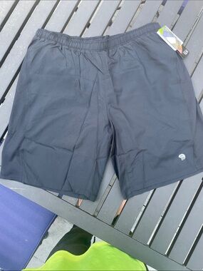 Mountain Hardwear Men Shorts (have 2/one still in bag, price is for one pair)